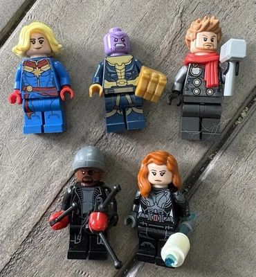 Lego VENGADORES Calendario de Adviento de Navidad LOTE DE MINIFIGURAS THOR THANOS VIUDA NEGRA Foto 1 de 2