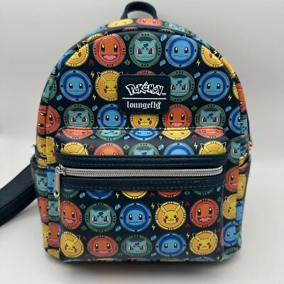 Mochila Bolso Loungefly X Pokemon Base Azul Insignias de Inicio Pikachu Squirtle COMO NUEVO Foto 1 de 4