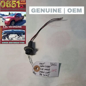⭐⭐OEM 2004-2012 NISSAN TITAN FRONT PARKLIGHT SIDE MARKER BULB SOCKET⭐⭐ - Picture 1 of 2