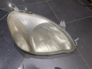 Toyota yaris 2003/05 Driver Side Front Head Light - Picture 1 of 4