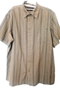 Camisa con botones tallada con volantes para hombre grande verde oliva a rayas manga corta nueva sin etiquetas - Imagen 1 de 4