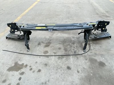 VOLVO XC90 2003-2007 2,5 L RADIADOR DELANTERO NÚCLEO SOPORTE PANEL MONTAJE SOPORTE OEM Foto 1 de 3