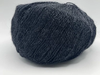 Пряжа из черного шелка 37001 сверхтонкая шелковая мериносовая мохеровая смесь 25 г 207 ярдов - Изображение 1 из 4