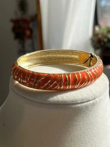 VTG ORANGE TANGERINE COLOR ENAMEL GOLD TONE HINGED BANGLE BRACELET Animal Strip - Picture 1 of 4