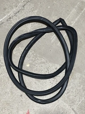 Lexus IS250 IS350 IS300 IS200t 2014-2021 OEM sello de puerta de pasajero delantero derecho Foto 1 de 4