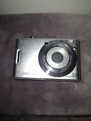 Sony Cybershot DSC-W35 Digital Camera 7.2MP Compact Silver - Image 1 of 4