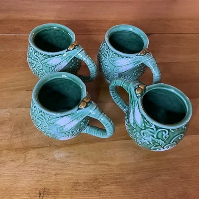 Juego de 4 tazas Boston Warehouse verde salvia floral cerámica en relieve café libélula Foto 1 de 4