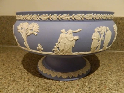 LARGE WEDGWOOD LIGHT BLUE JASPERWARE 8" CLASSICAL PEDESTAL BOWL/CENTREPIECE: VGC - image 1 of 4