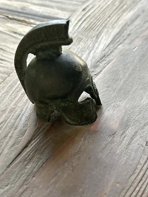 Mini Casco Espartano Griego Bronce Fundido, Reproducción Pátina Corintia Miniatura Foto 1 de 2