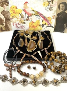Job Lot Vintage Tigers Eye Gemstone & Glass Jewellery Dragonfly Pendant Earrings - Picture 1 of 11