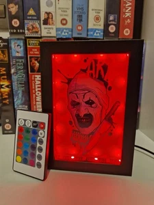 Terrifier Art The Clown USB LED 3D Marco Luz Regalo de Cumpleaños Película Retro - Imagen 1 de 5