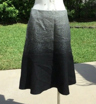 FALDA ACAMPANADA LIDA BADAY MEZCLA LANA GRIS A NEGRO Talla 10 NUEVA CON ETIQUETAS $850.00 Foto 1 de 4