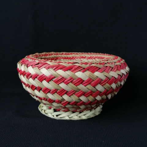 BEAUTIFUL TARAHUMARA BASKET. MEXICAN FOLK ART Cover