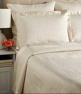Hugo Boss Standard Sham LUXE 20x26 Ivory Silk Border - Picture 1 of 3