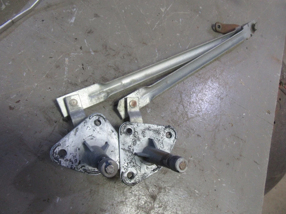 1973 - 1979 年福特 F150 250 卡车挡风玻璃雨刮器电机传动联动臂 — 第 1/3 张图片