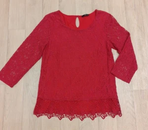M&Co Size 10 Red Lined 3/4 Sleeved Lace Front Top - Picture 1 of 8