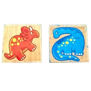 Juego de 2 estampillas de dinosaurios Brontosaurus y Triceratop  - Imagen 1 de 2