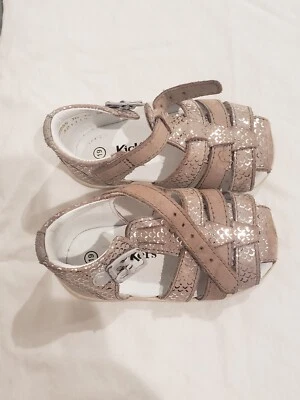 Sandalias Kickers Niñas Bebé/Niño Pequeño Plateadas/Gris Cuero Gamuza Talla 19 Foto 1 de 4