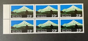 New Zealand: 1970 23c definitive, Listed Variety, CP PV16a MNH Block - Picture 1 of 1