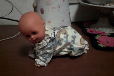 bebè che parla,si muove e gattona made in china cm 20 - Immagine 1 di 4