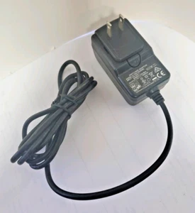 FUJIA Adattatore di commutazione FJ-SW1202000N 12V 2000mA 110/240V AC - Foto 1 di 8