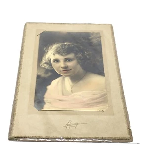 Retrato de estudio de mujeres jóvenes por Montgomery de Dallas 1920 ojos azules color añadido - Imagen 1 de 3
