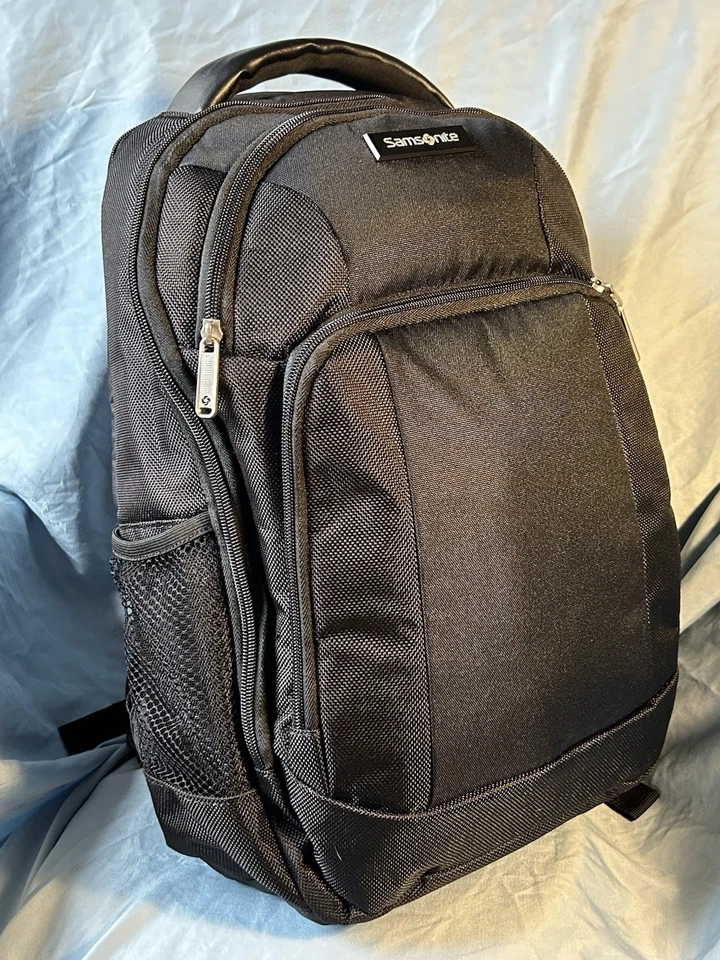 Mochila para computadora portátil Samsonite Business negra - Tiene capacidad para computadora portátil de 16” - Nueva sin etiquetas Foto 1 de 4
