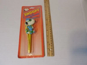 De colección Peanuts Snoopy Joe Cool Patines Colgar Pluma Soporte Mariposa Años 70 - Imagen 1 de 8