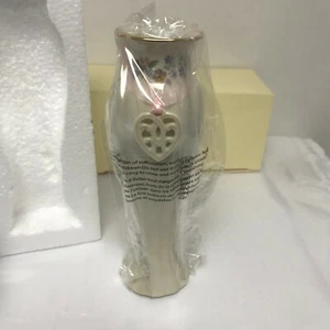 Lenox Mothers Day Vase Porcelain Heart Charm Cream Gold Trim Flowers - NEW - Picture 1 of 7