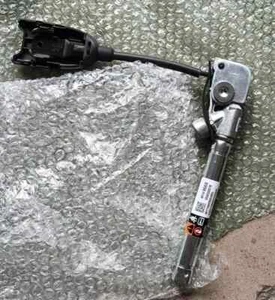 2017-2025 CADILLAC XT5 XT6 FRONT LEFT SEAT BELT TENSIONER NEW OEM GM - Picture 1 of 2