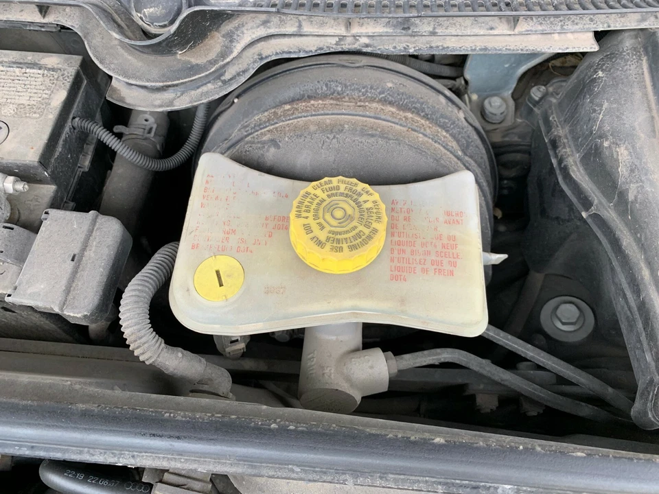 AUDI A4 S-LINE 2.0 2005 2006 2007 2008 refuerzo de freno con cilindro maestro Foto 1 de 1