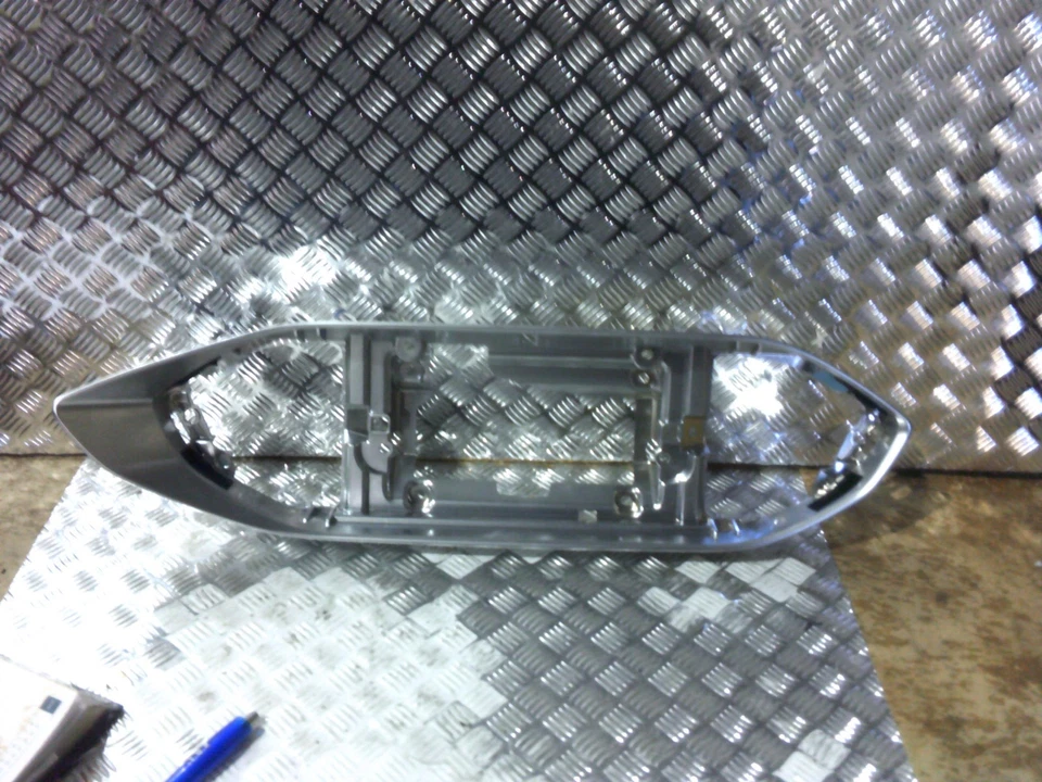 PEUGEOT 308 MK2 2015 SALPICADERO CROMADO PANTALLA ENVOLVENTE MOLDURA 98080579VV Foto 1 de 1