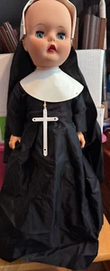 Vintage katholische Nonne Puppe 24 Zoll H schwarz Gewohnheit mit Kreuz Schlafaugen - Bild 1 von 4