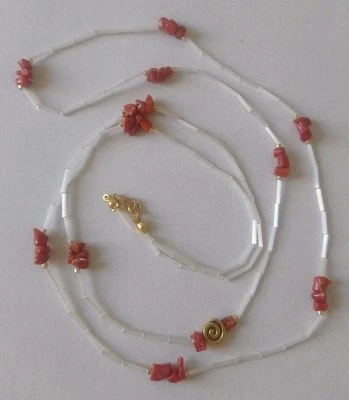 Collana  lunga in corallo e madreperla  💙 LuaCreazioni 💙 - Immagine 1 di 4