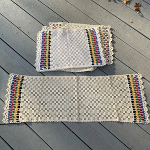 A Set Of 6 Vintage crocheted placemats And Table Runner - Picture 1 of 7
