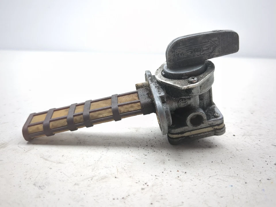 86-06 Kawasaki Concours ZG1000 Petcock Gas Combustible Apagado B Foto 1 de 4