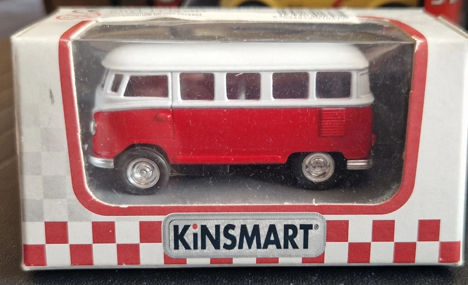 Kinsmart KT7005 1962 Volkswagen Bus. Split Screen. 1:24. Red/Cream. 2010. MISB. - Image 1 of 1