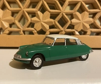 Modellino Norev Citroen DS Verde Primavera 1955 3 Inches 1/58 1/64 Senza Scatola - Immagine 1 di 4