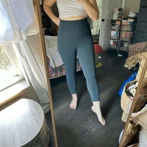 Lululemon Women’s 4 Grey Pushing Limits Crop Dark Carbon - Picture 1 of 6