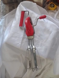 Battitore miscelatore manuale vintage (MAYNARD) con manico rosso Funzionante Condizioni Rare - Foto 1 di 14