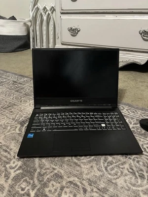 GIGABYTE G5 GD 15.6'' (512GB SSD Intel Core i5- 11400H 2.7GHz 16GB RAM) Gaming - Image 1 of 3