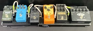 LOTE DE 6 PEDALES/EFECTOS DE GUITARRA CON PLACA, FUENTE DE ALIMENTACIÓN, AUX - ¡IMPRESCINDIBLE! - Imagen 1 de 6