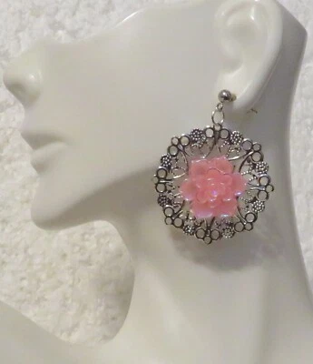 Rosa Cristal Rosa Floral - Fondo Filigrana Plateada Acero Quirúrgico Perno Cuelga Foto 1 de 4