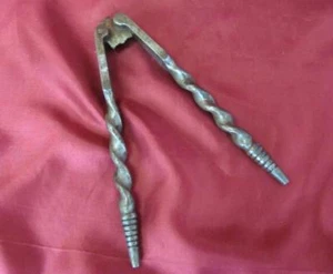 19C. ANTIQUE METAL NUT CRACKER ATTRACTIVE SOLID DESIGN - Picture 1 of 7