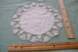 VINTAGE EIGHT INCH ROUND WHITE DOILY WITH HAND CROCHETED TRIM~RB - Picture 1 of 3