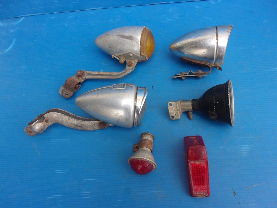 vélo ancien,lot de phares. - Photo 1/4