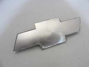 Chevy SILVERADO 1999 2000 2001 -2002 02-2006 Suburban Tahoe Front Grille Emblem - Picture 1 of 13
