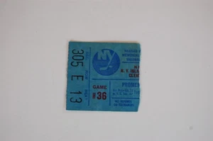 Boleto de hockey 12 de marzo de 1977 New York Islanders - Cleveland Barons - Imagen 1 de 2