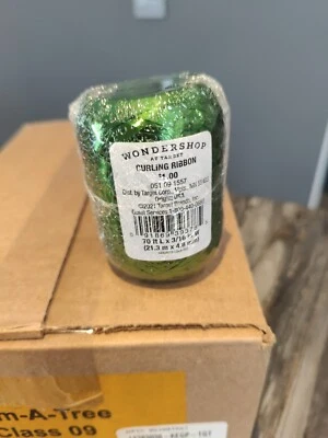 Estuche 16 rollos verde esmeralda Wondershop Navidad cinta rizadora 3/16 pulgadas X 70 pies  Foto 1 de 3