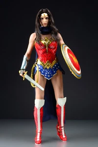 Hot Toys MMS506 Justice League - Wonder Woman (Comic Concept Version) gebraucht - Bild 1 von 12